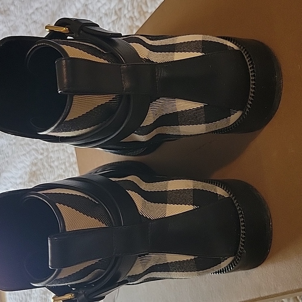 Burberry Ankle Boot - Picture 5 of 7